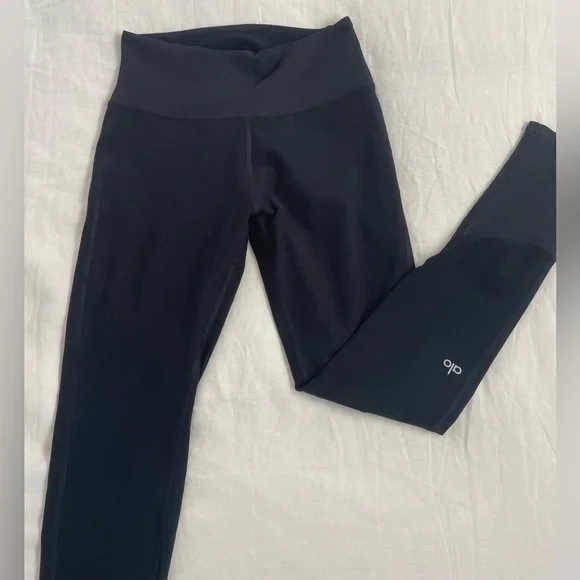 ALO Yoga Leggings - Picture 3 of 4